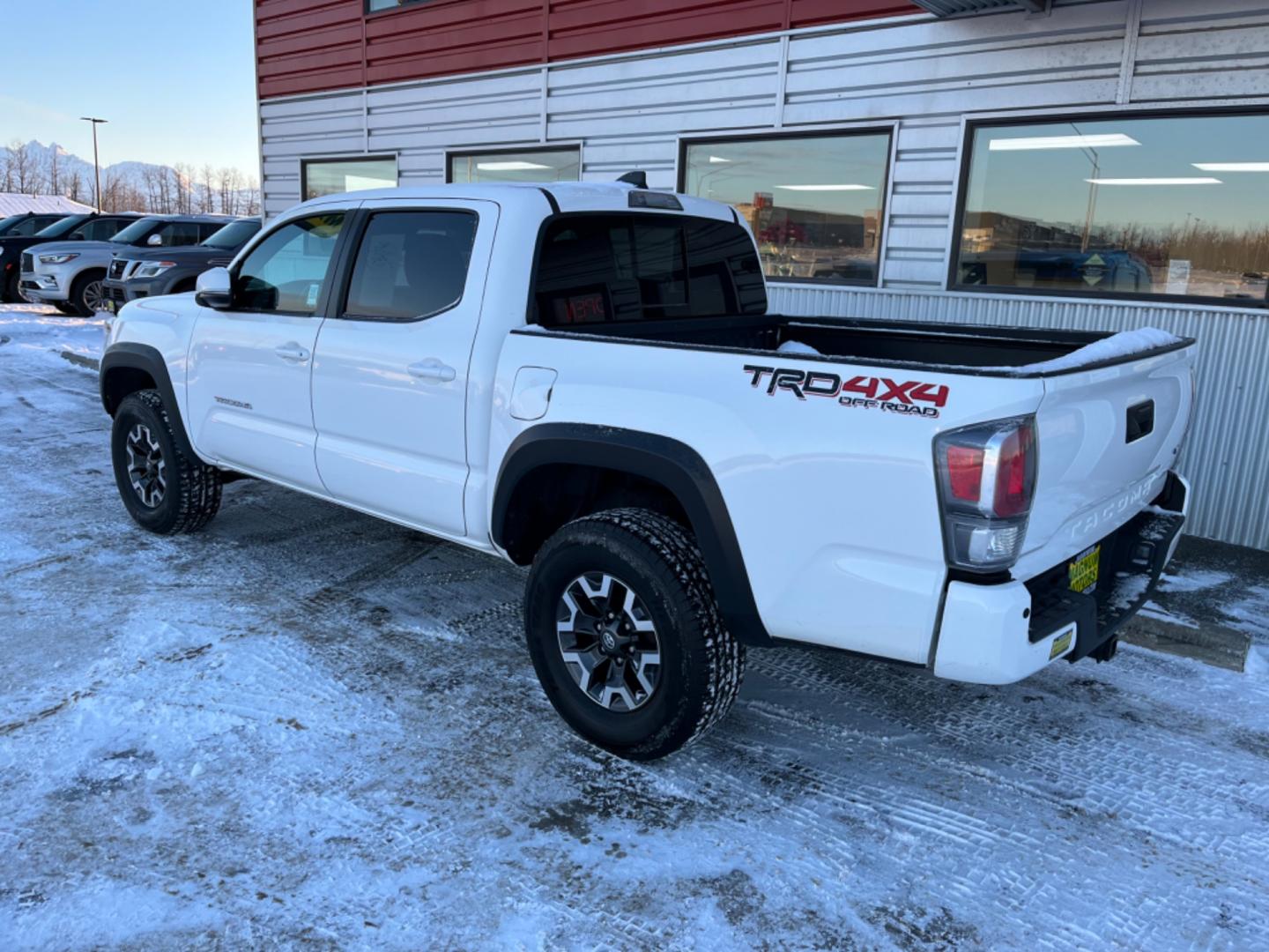 2022 WHITE /charcoal cloth TOYOTA TACOMA SR V6 (3TMCZ5AN6NM) with an 3.5L engine, Automatic transmission, located at 1960 Industrial Drive, Wasilla, 99654, (907) 274-2277, 61.573475, -149.400146 - Photo#2